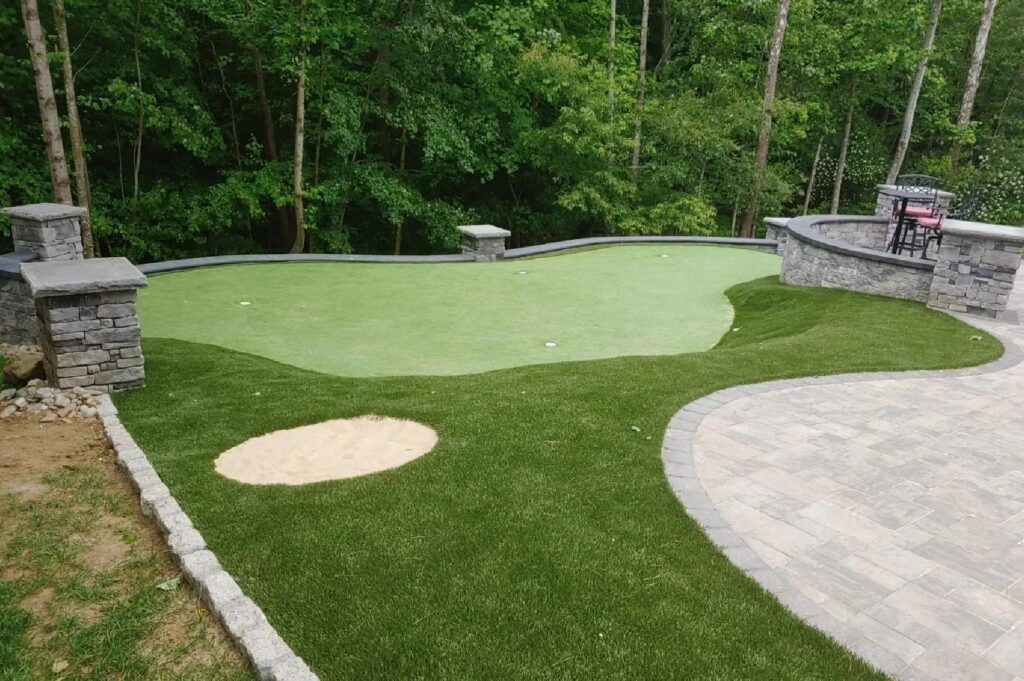backyard-putting-green-synthetic-turf-landscape